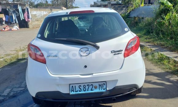 Nunua Ilio tumika Mazda Demio Nyeupe Gari ndani ya Maputo nchini Maputo Nunua Ilio tumika Mazda Demio Nyeupe Gari ndani ya Maputo nchini Maputo