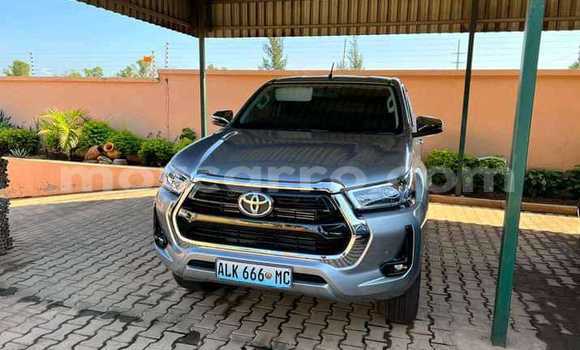 Comprar Usado Toyota Hilux Prata Carro em Maputo em Maputo