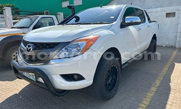 Comprar Usado Mazda BT-50 Branco Carro em Maputo em Maputo Comprar Usado Mazda BT-50 Branco Carro em Maputo em Maputo