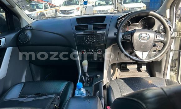Comprar Usado Mazda BT-50 Branco Carro em Maputo em Maputo Comprar Usado Mazda BT-50 Branco Carro em Maputo em Maputo
