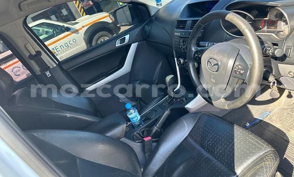 Comprar Usado Mazda BT-50 Branco Carro em Maputo em Maputo Comprar Usado Mazda BT-50 Branco Carro em Maputo em Maputo