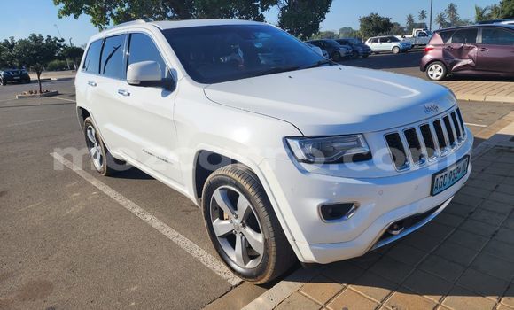 Nunua Ilio tumika Jeep Cherokee Nyeupe Gari ndani ya Maputo nchini Maputo