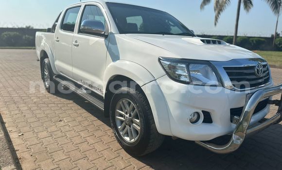 Comprar Usado Toyota Hilux Branco Carro em Maputo em Maputo