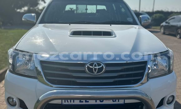 Buy Used Toyota Hilux White Car in Maputo in Maputo