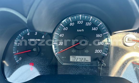 Nunua Ilio tumika Toyota Hilux Nyeupe Gari ndani ya Maputo nchini Maputo Nunua Ilio tumika Toyota Hilux Nyeupe Gari ndani ya Maputo nchini Maputo