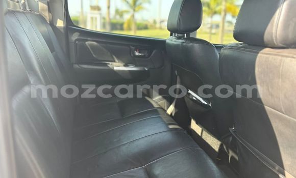 Nunua Ilio tumika Toyota Hilux Nyeupe Gari ndani ya Maputo nchini Maputo Nunua Ilio tumika Toyota Hilux Nyeupe Gari ndani ya Maputo nchini Maputo