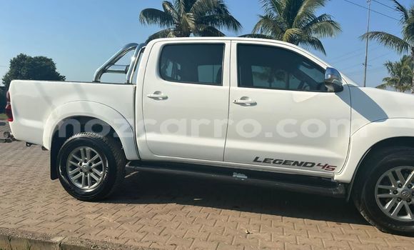 Nunua Ilio tumika Toyota Hilux Nyeupe Gari ndani ya Maputo nchini Maputo Nunua Ilio tumika Toyota Hilux Nyeupe Gari ndani ya Maputo nchini Maputo