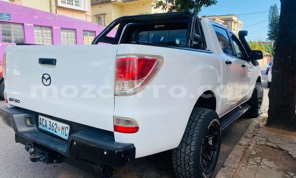 Comprar Usado Mazda BT-50 Branco Carro em Maputo em Maputo Comprar Usado Mazda BT-50 Branco Carro em Maputo em Maputo