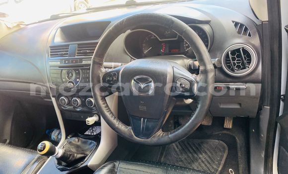 Comprar Usado Mazda BT-50 Branco Carro em Maputo em Maputo Comprar Usado Mazda BT-50 Branco Carro em Maputo em Maputo