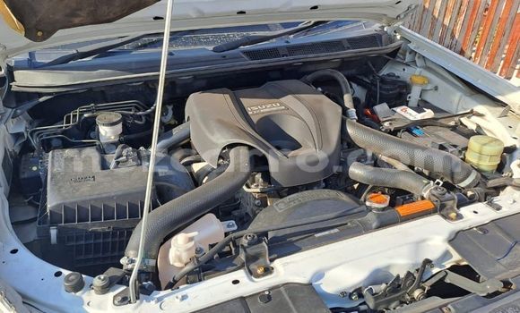 Nunua Ilio tumika Isuzu D-MAX Nyeupe Gari ndani ya Maputo nchini Maputo Nunua Ilio tumika Isuzu D-MAX Nyeupe Gari ndani ya Maputo nchini Maputo