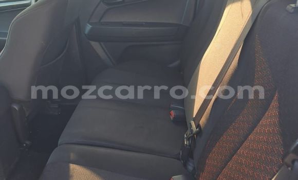 Nunua Ilio tumika Isuzu D-MAX Nyeupe Gari ndani ya Maputo nchini Maputo Nunua Ilio tumika Isuzu D-MAX Nyeupe Gari ndani ya Maputo nchini Maputo