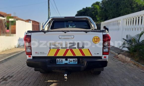 Nunua Ilio tumika Isuzu D-MAX Nyeupe Gari ndani ya Maputo nchini Maputo Nunua Ilio tumika Isuzu D-MAX Nyeupe Gari ndani ya Maputo nchini Maputo