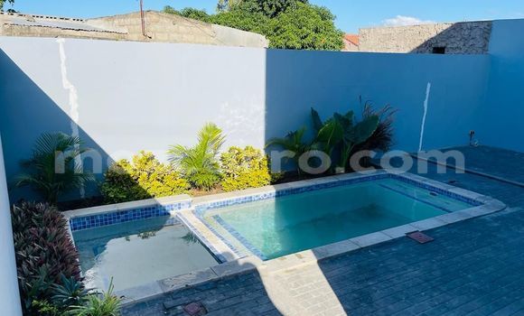 Nunua Ilio tumika Toyota Allion Nyeupe Gari ndani ya Maputo nchini Maputo Nunua Ilio tumika Toyota Allion Nyeupe Gari ndani ya Maputo nchini Maputo