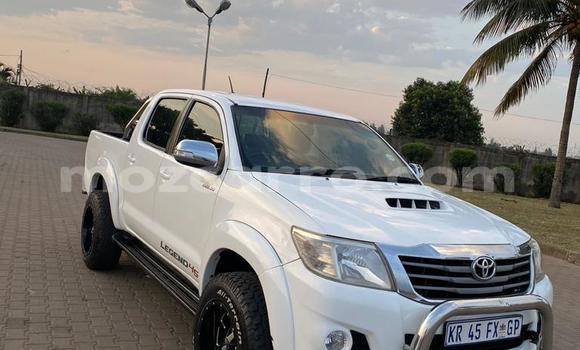 Nunua Ilio tumika Toyota Hilux Nyeupe Gari ndani ya Maputo nchini Maputo Nunua Ilio tumika Toyota Hilux Nyeupe Gari ndani ya Maputo nchini Maputo