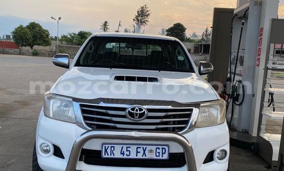 Nunua Ilio tumika Toyota Hilux Nyeupe Gari ndani ya Maputo nchini Maputo Nunua Ilio tumika Toyota Hilux Nyeupe Gari ndani ya Maputo nchini Maputo