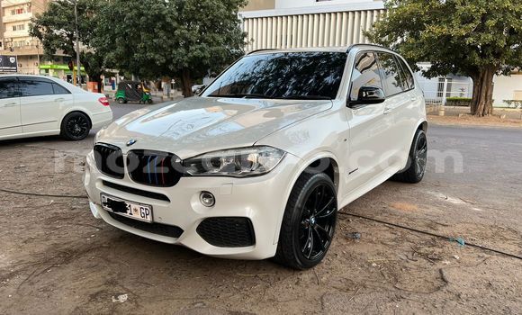 Nunua Ilio tumika BMW X5 Nyeupe Gari ndani ya Maputo nchini Maputo
