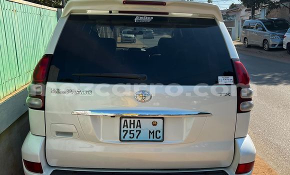 Nunua Ilio tumika Toyota Land Cruiser Prado Nyeupe Gari ndani ya Maputo nchini Maputo Nunua Ilio tumika Toyota Land Cruiser Prado Nyeupe Gari ndani ya Maputo nchini Maputo