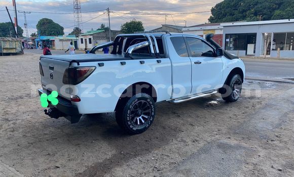 Comprar Usado Mazda BT-50 Branco Carro em Maputo em Maputo