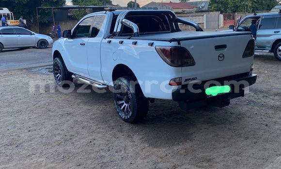 Nunua Ilio tumika Mazda BT-50 Nyeupe Gari ndani ya Maputo nchini Maputo Nunua Ilio tumika Mazda BT-50 Nyeupe Gari ndani ya Maputo nchini Maputo