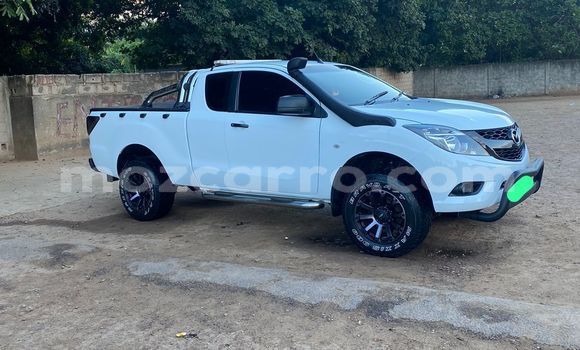 Nunua Ilio tumika Mazda BT-50 Nyeupe Gari ndani ya Maputo nchini Maputo Nunua Ilio tumika Mazda BT-50 Nyeupe Gari ndani ya Maputo nchini Maputo