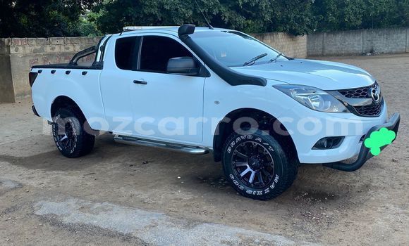 Nunua Ilio tumika Mazda BT-50 Nyeupe Gari ndani ya Maputo nchini Maputo Nunua Ilio tumika Mazda BT-50 Nyeupe Gari ndani ya Maputo nchini Maputo