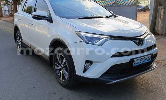 Comprar Usado Toyota RAV4 Branco Carro em Maputo em Maputo
