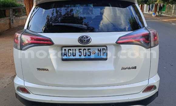 Nunua Ilio tumika Toyota RAV4 Nyeupe Gari ndani ya Maputo nchini Maputo Nunua Ilio tumika Toyota RAV4 Nyeupe Gari ndani ya Maputo nchini Maputo