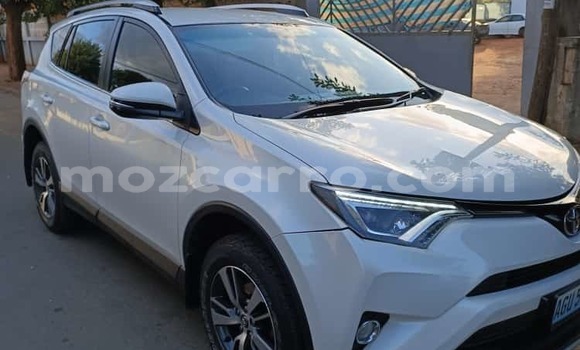 Nunua Ilio tumika Toyota RAV4 Nyeupe Gari ndani ya Maputo nchini Maputo Nunua Ilio tumika Toyota RAV4 Nyeupe Gari ndani ya Maputo nchini Maputo