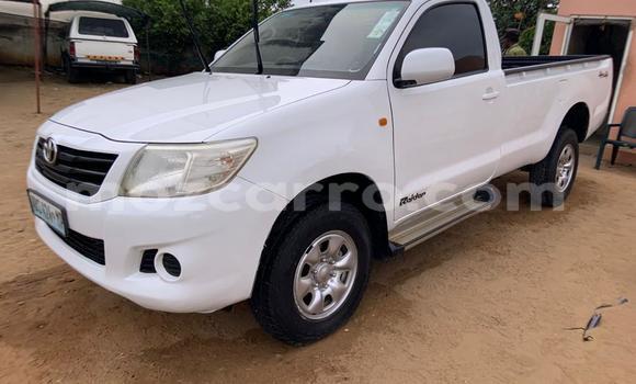 Tenga Tsaru Toyota Hilux Chena Mota in Maputo in Maputo