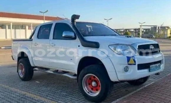 Buy Used Toyota Hilux White Car in Maputo in Maputo Buy Used Toyota Hilux White Car in Maputo in Maputo