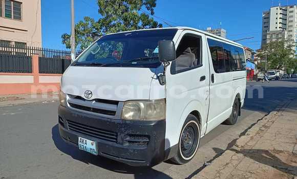 Buy Used Toyota Hiace White Car in Maputo in Maputo Buy Used Toyota Hiace White Car in Maputo in Maputo