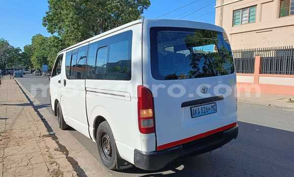 Buy Used Toyota Hiace White Car in Maputo in Maputo Buy Used Toyota Hiace White Car in Maputo in Maputo