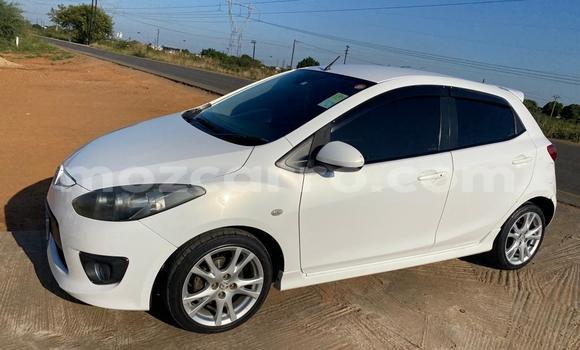 Nunua Ilio tumika Mazda Demio Nyeupe Gari ndani ya Maputo nchini Maputo Nunua Ilio tumika Mazda Demio Nyeupe Gari ndani ya Maputo nchini Maputo
