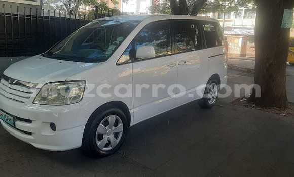 Comprar Usado Toyota Noah Branco Carro em Maputo em Maputo Comprar Usado Toyota Noah Branco Carro em Maputo em Maputo