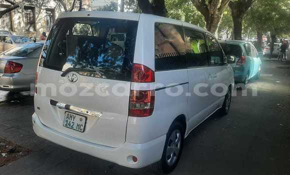 Comprar Usado Toyota Noah Branco Carro em Maputo em Maputo Comprar Usado Toyota Noah Branco Carro em Maputo em Maputo