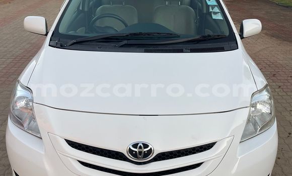 Comprar Usado Toyota Belta Branco Carro em Maputo em Maputo
