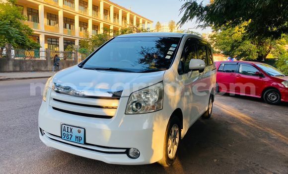 Tenga Tsaru Toyota Noah Chena Mota in Maputo in Maputo Tenga Tsaru Toyota Noah Chena Mota in Maputo in Maputo