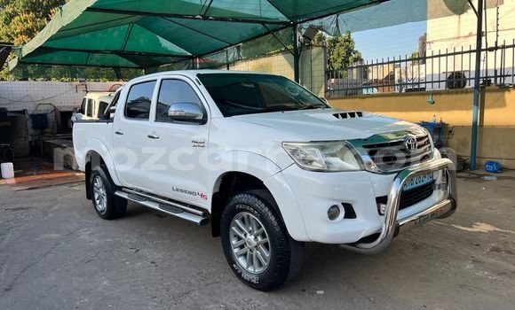 Buy Used Toyota Hilux White Car in Maputo in Maputo
