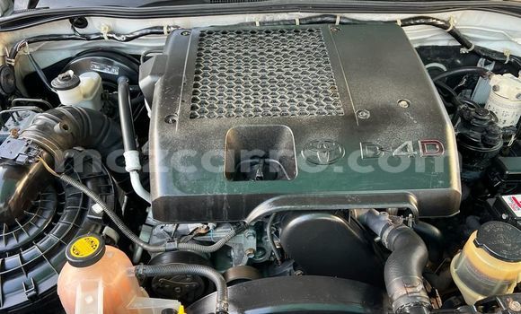 Nunua Ilio tumika Toyota Hilux Nyeupe Gari ndani ya Maputo nchini Maputo Nunua Ilio tumika Toyota Hilux Nyeupe Gari ndani ya Maputo nchini Maputo