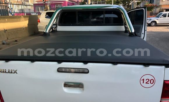 Nunua Ilio tumika Toyota Hilux Nyeupe Gari ndani ya Maputo nchini Maputo Nunua Ilio tumika Toyota Hilux Nyeupe Gari ndani ya Maputo nchini Maputo