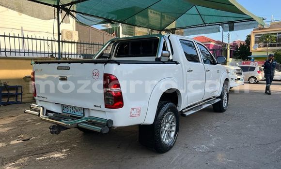Nunua Ilio tumika Toyota Hilux Nyeupe Gari ndani ya Maputo nchini Maputo Nunua Ilio tumika Toyota Hilux Nyeupe Gari ndani ya Maputo nchini Maputo