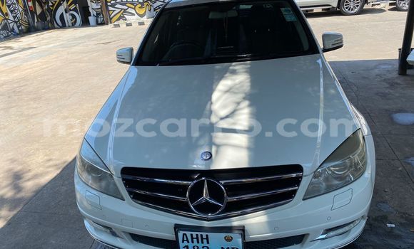 Tenga Tsaru Mercedes-Benz C-Classe Chena Mota in Maputo in Maputo