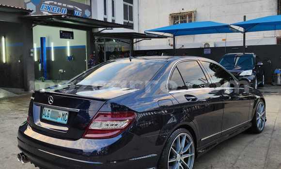 Comprar Usado Mercedes‒Benz C-klasse AMG Azul Carro em Maputo em Maputo Comprar Usado Mercedes‒Benz C-klasse AMG Azul Carro em Maputo em Maputo