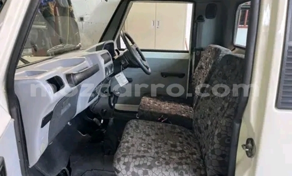 Nunua Ilio tumika Mahindra Bolero Nyeupe Gari ndani ya Maputo nchini Maputo Nunua Ilio tumika Mahindra Bolero Nyeupe Gari ndani ya Maputo nchini Maputo