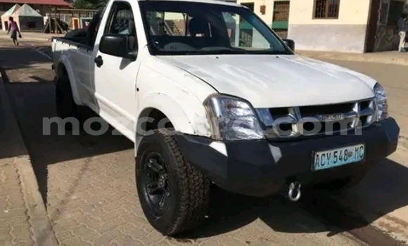 Nunua Ilio tumika Isuzu KB Nyeupe Gari ndani ya Maputo nchini Maputo