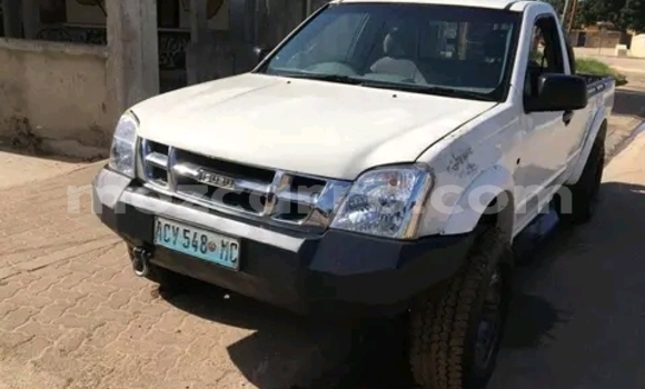 Nunua Ilio tumika Isuzu KB Nyeupe Gari ndani ya Maputo nchini Maputo Nunua Ilio tumika Isuzu KB Nyeupe Gari ndani ya Maputo nchini Maputo