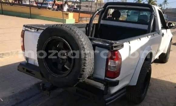 Nunua Ilio tumika Isuzu KB Nyeupe Gari ndani ya Maputo nchini Maputo Nunua Ilio tumika Isuzu KB Nyeupe Gari ndani ya Maputo nchini Maputo