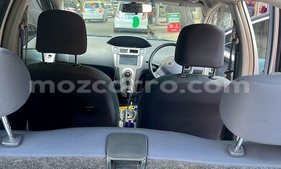Comprar Usado Toyota Vitz Prata Carro em Maputo em Maputo Comprar Usado Toyota Vitz Prata Carro em Maputo em Maputo