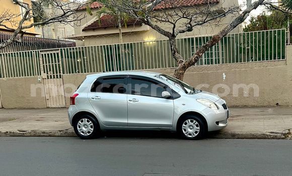 Comprar Usado Toyota Vitz Prata Carro em Maputo em Maputo Comprar Usado Toyota Vitz Prata Carro em Maputo em Maputo