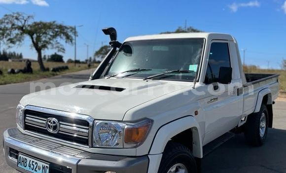 Comprar Usado Toyota Land Cruiser Branco Carro em Maputo em Maputo Comprar Usado Toyota Land Cruiser Branco Carro em Maputo em Maputo